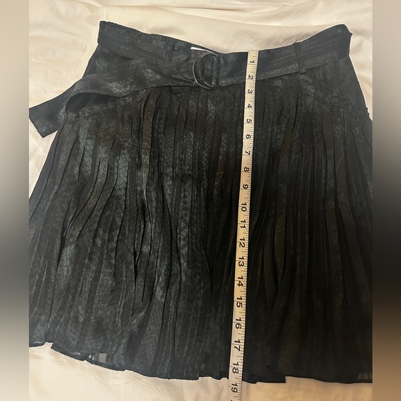 Reiss Snake Print Mini Skirt in green and black - Picture 15 of 15